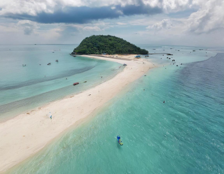 Lokasi Pantai Tanjung Aan dan Rute Menuju Lokasi