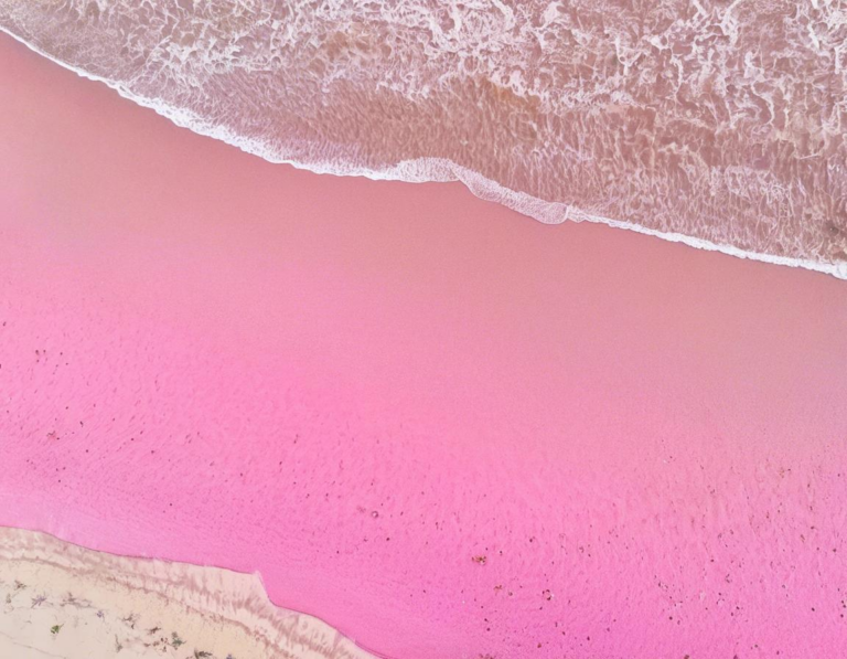 Mengapa Pasir Pantai di Lombok Timur Berwarna Pink?