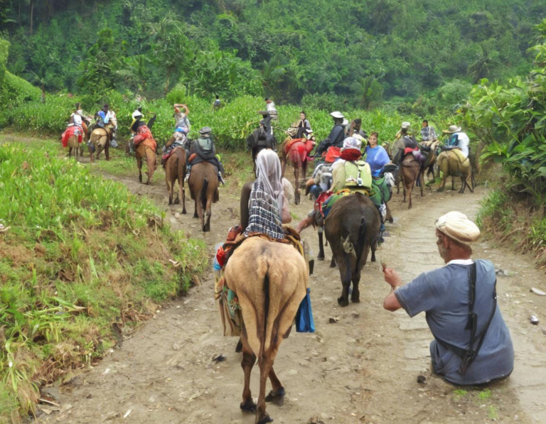 Paket Wisata 3 Hari 2 Malam: Pilihan yang Tepat