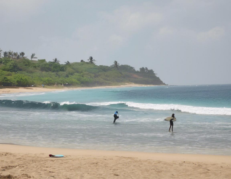 Pantai Mawi: Surga Tersembunyi untuk Peselancar Berpengalaman