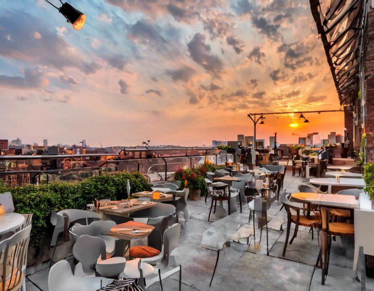 Why Choose Rooftop Cafes for Sunset Viewing?